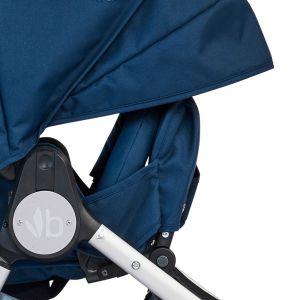 Регулируемая подножка с застёжками адаптирует коляску для новорожденного малыша