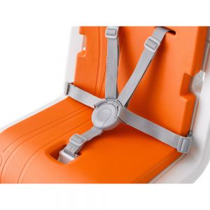 В стульчике используются 5-точечные ремни безопасности, которые можно снять