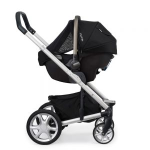 В комплекте с коляской идут адаптеры для установки автолюлек Maxi-Cosi и совместимых других производителей