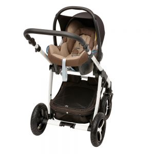 На шасси коляски с помощью идущих в комплекте адаптеров устанавливается автолюлька Baby Design Leo