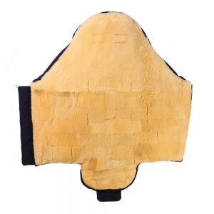 Меховой конверт Tula Vario состоит из кусочков специально дубленой овчины марки Babysweet