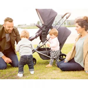 Easywalker Harvey можно превратить в коляску для погодков или двойни