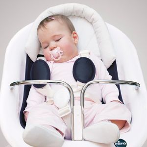 Вкладыш для новорожденного сделает использование стула в качестве шезлонга еще комфортнее