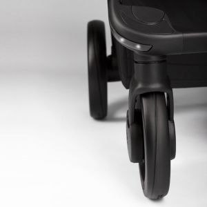 Передние колёса поворотные с возможностью фиксации и антивоблинг-системой