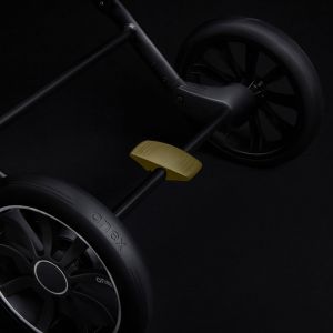 Эргономичный дизайн стоп-педали делает управление тормозом удобнее