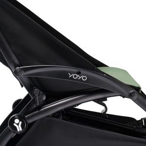 У коляски YoYo 2 модернизированный дизайн подлокотников и корзины для покупок