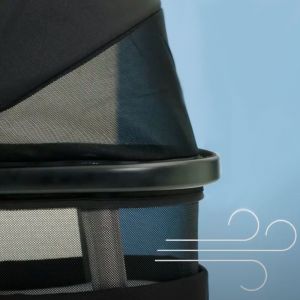 У люльки Hub+ есть сетчатая вставка для проветривания в капюшоне