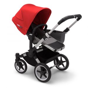 Капюшон, установленный на прогулочное сиденье Bugaboo Donkey 3