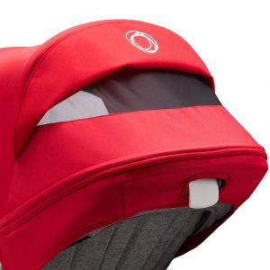 Сетчатое окно дает необходимый приток воздуха и позволяет контролировать ребенка