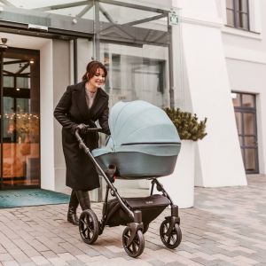 Коляска всесезонная, подходит для круглогодичного использования