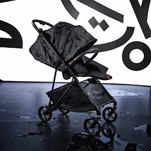Коляска Cybex Melio серии Street оформлена в дизайне стрит-арт