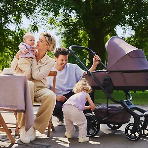 С люлькой Easywalker вам гарантированы счастливые семейные прогулки