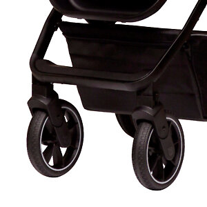Маневренные передние колеса с фиксацией и площадка для ног подросшего ребенка