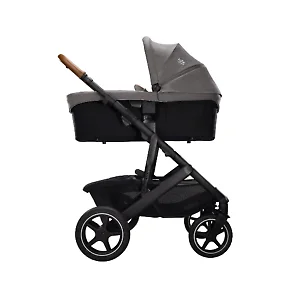 Люлька Joie Ramble XL устанавливается на шасси коляски через адаптеры