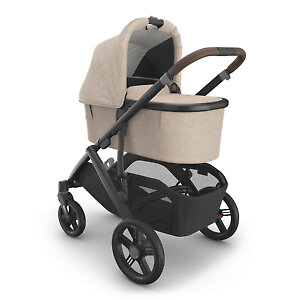 Люлька UPPAbaby Bassinet V3 легко устанавливается на шасси коляски Vista V3