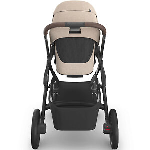 Спинка сиденья полностью сетчатая, на осень и зиму закрывается плотным матрасиком