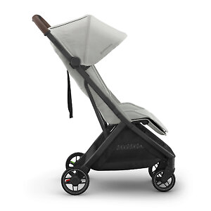 Новая эргономичная форма сиденья с небольшим завалом спинки для комфорта ребенка