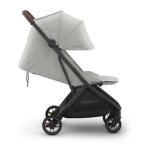 Опустите спинку, поднимите подножку - спальное место готово