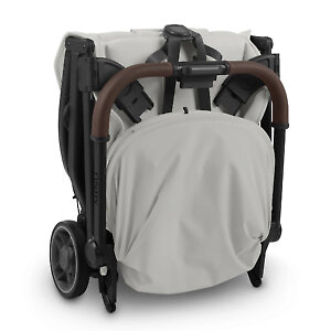 Коляска Minu V3 складывается очень компактно