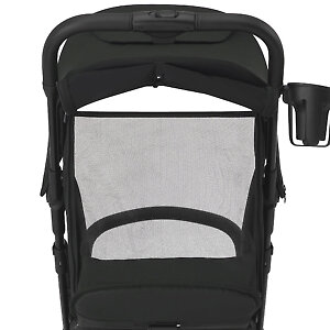 Заднюю часть капора можно свернуть, под ней сетчатое окошко для вентиляции