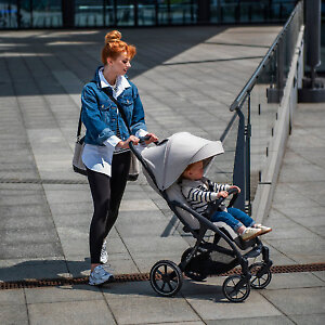Espiro Fuel Pro - современная прогулочная коляска для путешествий с большими колесами