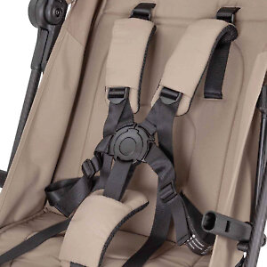 Внутренние пятиточечные ремни для надежной фиксации маленького непоседы