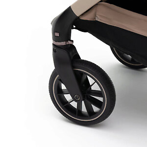 Передние колеса вращаются на 360 градусов, при необходимости их можно заблокировать