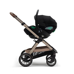 В комплекте адаптеры типа Maxi-Cosi для установки совместимой автолюльки