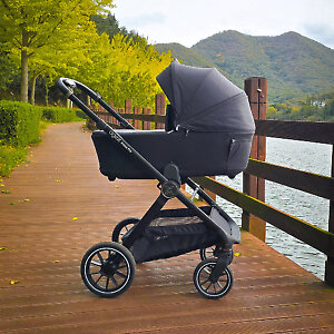 Стильная и функциональная коляска из Южной Кореи