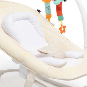 Внутри шезлонга мягкий вкладыш для новорожденного и поясной ремешок для безопасности