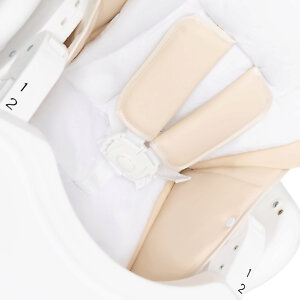 Для фиксации непоседы у стульчика есть 5-ти точечные ремни