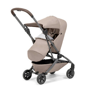 Благодаря солнцезащитному тенту и накидке на ножки сиденье превращается в закрытый кокон