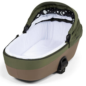 Внутри мягкая обивка с тактильной поверхностью и дышащий плотный матрасик