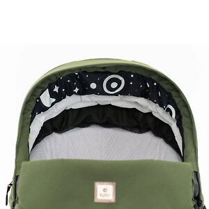 Капюшон люльки изнутри украшен специальным узором в виде звездного неба