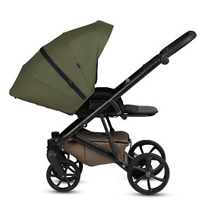 Сиденье раскладывается в ровное спальное место, достаточно опустить спинку и поднять подножку