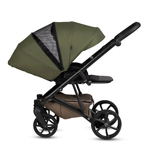 В одной из дополнительных секций капора предусмотрена сеточка для вентиляции