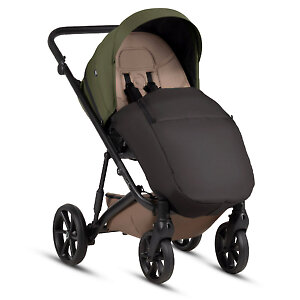 Коляска комплектуется черной накидкой на ножки для прогулочного блока