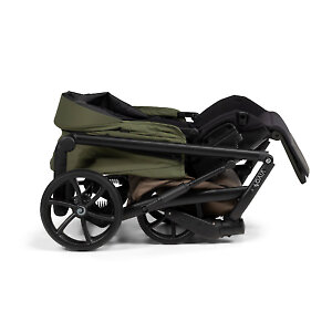 Коляска складывается вместе с прогулочным блоком по типу книжка