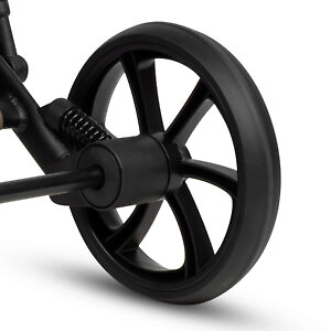 У коляски большие задние колеса с пружинными амортизаторами