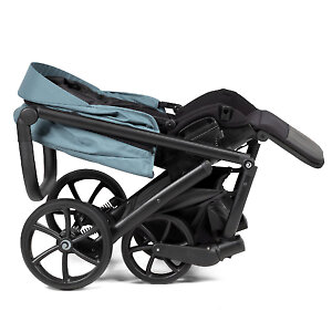 Коляску можно быстро сложить, в том числе и с установленным прогулочным блоком