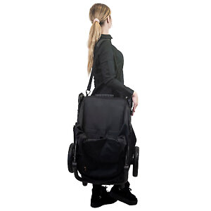 Плечевой ремень позволяет переносить коляску на себе