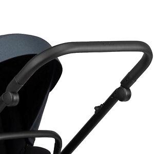 Ручка коляски регулируется в суставе вниз-вверх