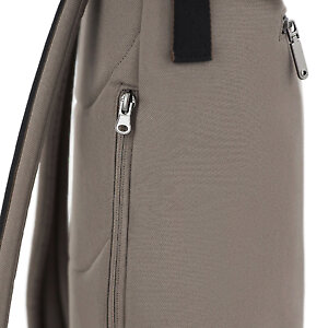 Сбоку есть молния для быстрого доступа к содержимому