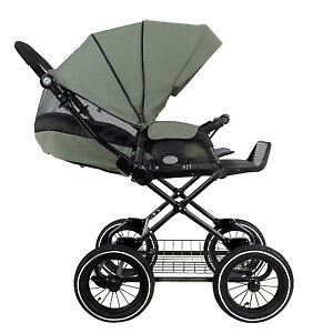 В капоре есть сетчатая секция для вентиляции или наблюдения за малышом