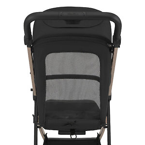 На задней части капюшона предусмотрено вентиляционное окно