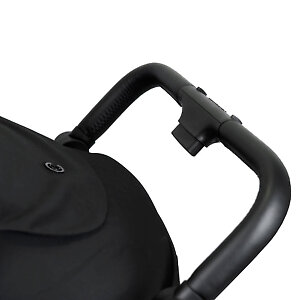 Для сложения коляски достаточно нажать кнопку на ручке