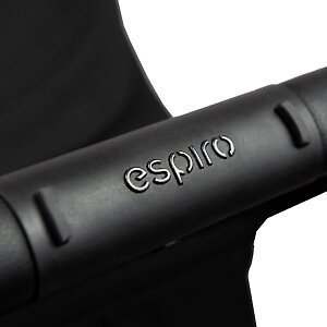 Чтобы ручка не портилась о землю, когда коляска стоит в сложенном виде, на ней есть два выступа