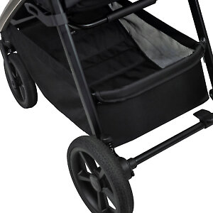 Снизу есть большая корзина для вещей с удобным доступом