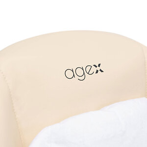 Сиденье стульчика выполнено из качественной мягкой экокожи