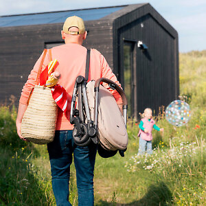 Коляска Aer 2 с установленным блоком Nest to Seat остается такой же компактной и мобильной